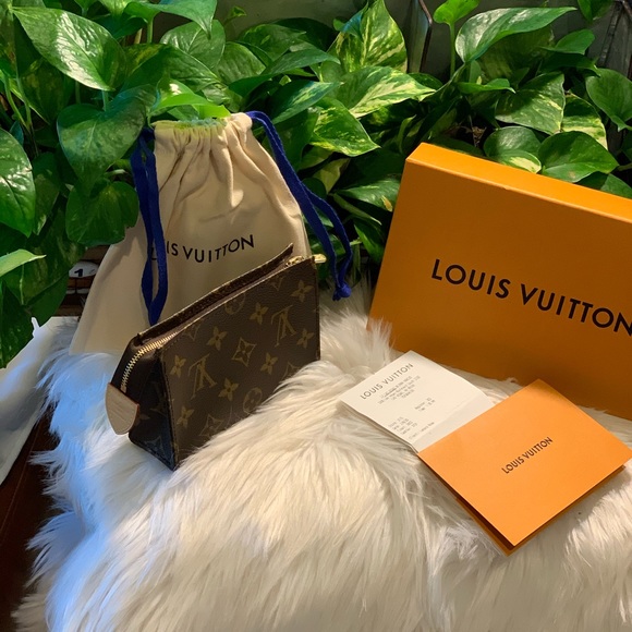 ❗️SOLD❗️Louis Vuitton Toiletry 15 - Picture 5 of 6